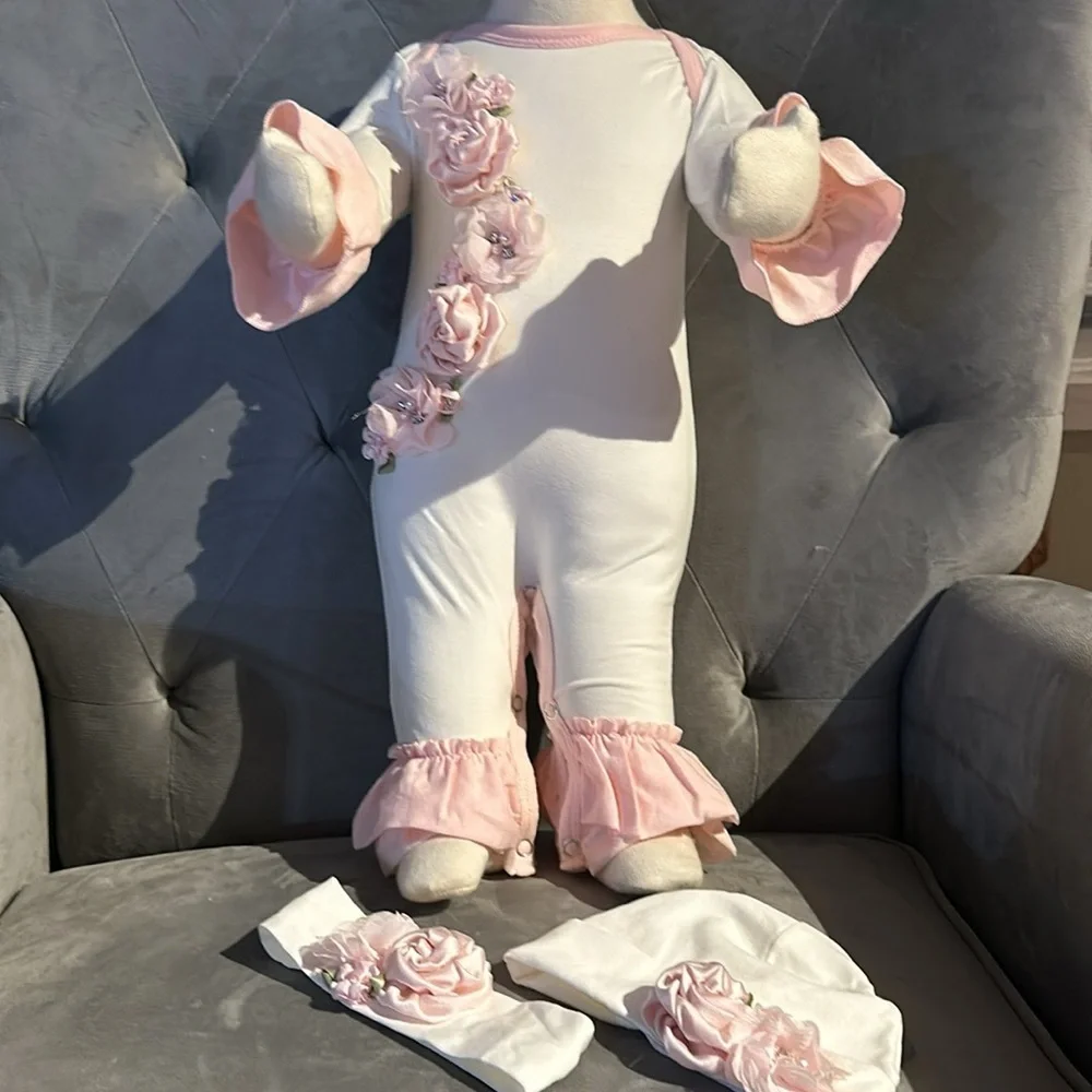 NWOT Posh Baby Blooms Boutique 3 pieces Outfit Size 0-3 months
